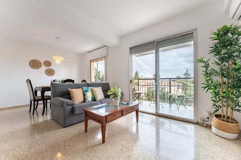 View (from property/room), Balcony/Terrace, Living room, Dining area