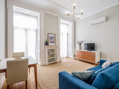 Living room, Dining area, City view, Street view