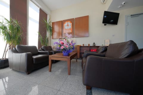 TV and multimedia, Coffee/tea facilities, Lobby or reception, Seating area, Non alcoholic drinks