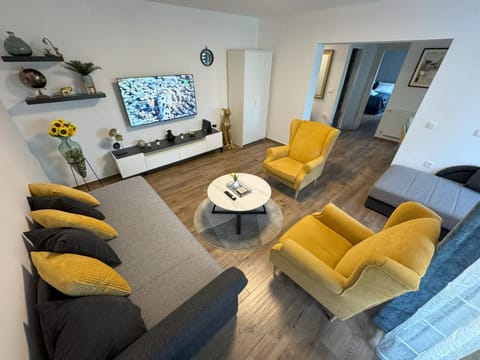 TV and multimedia, Living room, Seating area, wardrobe