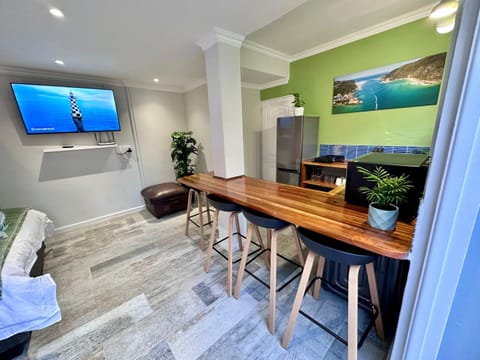 TV and multimedia, Kitchen or kitchenette, Seating area, Dining area