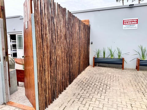 Facade/entrance, Street view, Quiet street view, Parking