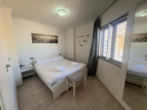 Bed, View (from property/room), View (from property/room), Photo of the whole room, Bedroom, City view, City view, Landmark view, Landmark view, Mountain view, Mountain view, Street view, Street view, pet friendly, pet friendly, air conditioner, air conditioner