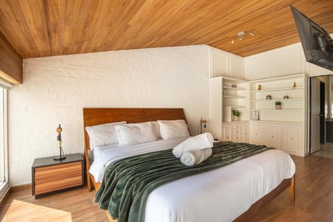 Group Stay In home Fun Yard 15 Min from Polanco! House in Mexico City