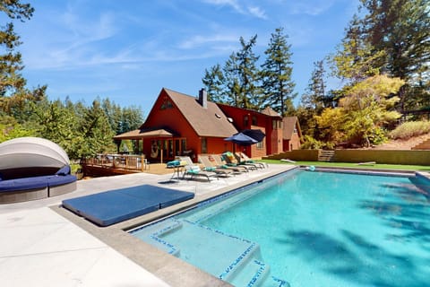 Sunny Grove Retreat House in Occidental