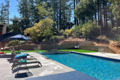 Sunny Grove Retreat House in Occidental