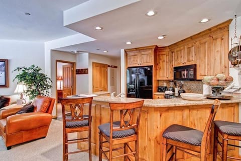 Highlands Westview 105 by East West Hospitality Apartment in Beaver Creek