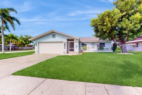 Sunny Daze Getaway House in Cypress Lake