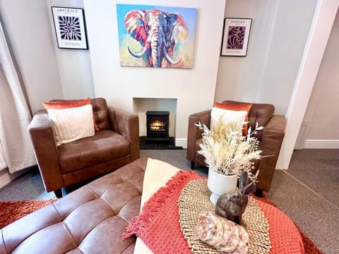 Heritage Town Welsh Cottage House in Llanfoist Fawr