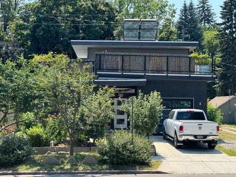 Property building, Street view
