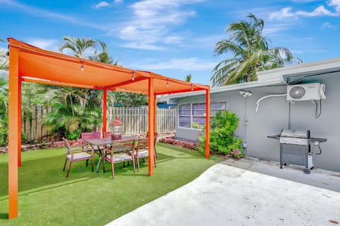 Dining area, Garden view, sunbed
