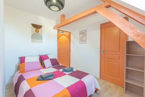 Bed, Photo of the whole room, Bedroom, wardrobe