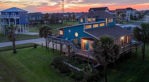 Blue Dolphin - Family Beach Fun Incl Kiddo Domain! House in Alvin