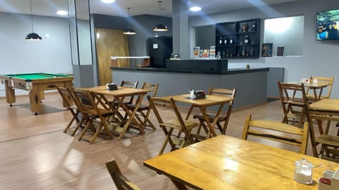 Restaurant/places to eat, Lounge or bar