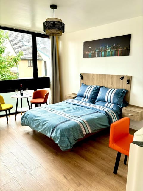 Bed, Photo of the whole room, Bedroom