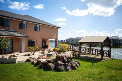 Spring, Day, Garden, Garden view, Lake view