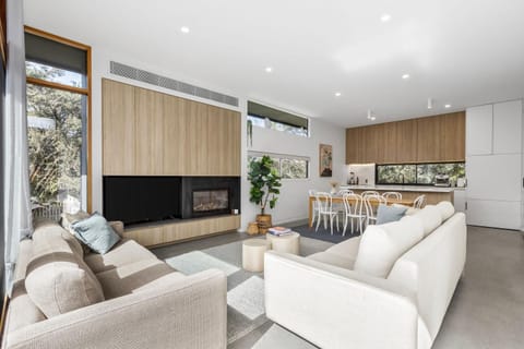 TV and multimedia, Living room, Seating area