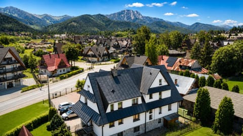 Property building, Day, Bird's eye view, Location