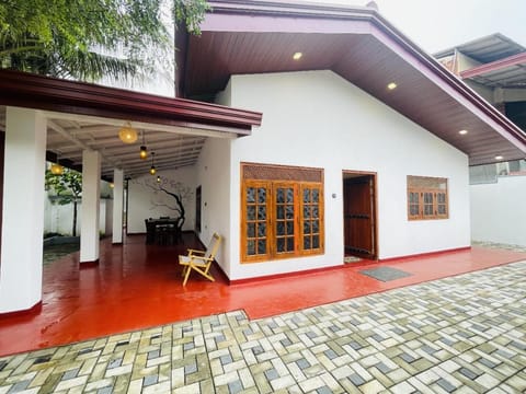 Property building, Facade/entrance, Garden