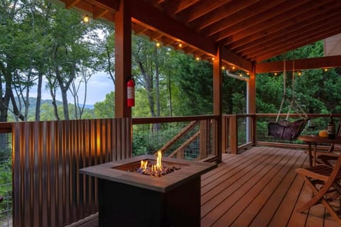 River Rock Cabin - Comfortable, Private Home with King Beds & Mountain Views Cabin in Horse Shoe