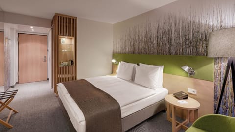 Shower, Bed, Photo of the whole room, Bedroom