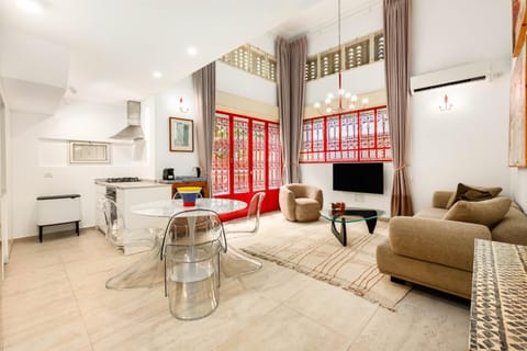 Communal lounge/ TV room, TV and multimedia, Kitchen or kitchenette, Living room, Seating area, Dining area