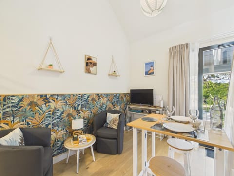 Communal lounge/ TV room, Living room