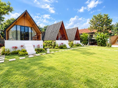 Property building, Spring, Day, Natural landscape, Garden, Garden view