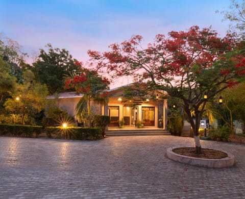 Facade/entrance, Garden view