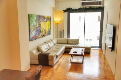 TV and multimedia, Living room, Seating area, air conditioner