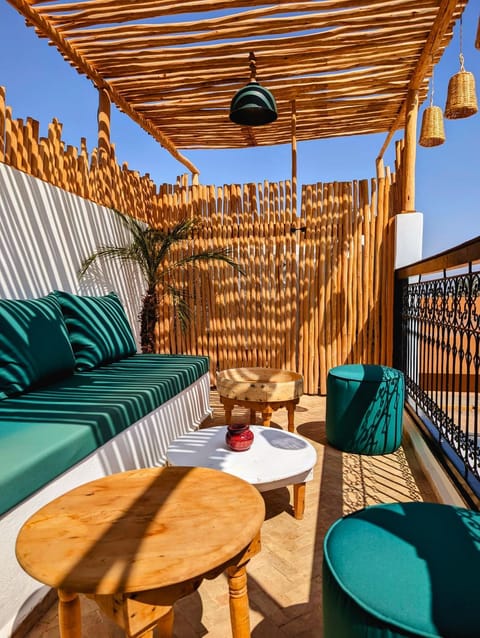 View (from property/room), Balcony/Terrace, Living room