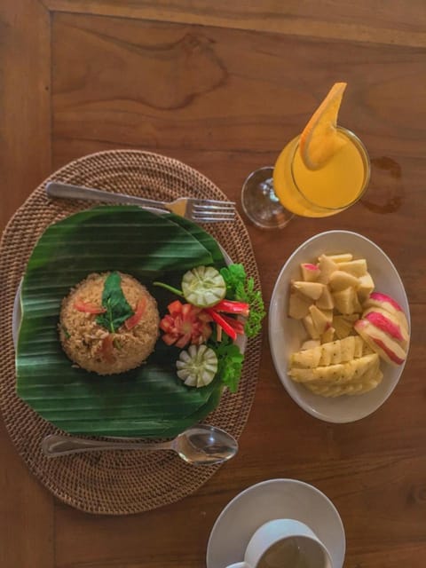 Restaurant/places to eat, Kitchen or kitchenette, Food and drinks, Dining area, Food, Breakfast, Drinks