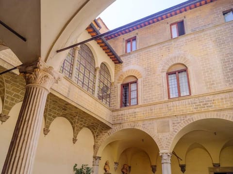 Property building, Facade/entrance, Inner courtyard view