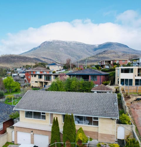 Sunny garden house Villa in Glenorchy