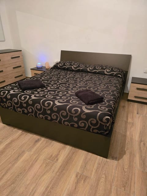 Luxury Garden Flat Apartment in Carbonia