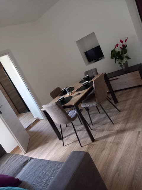 Luxury Garden Flat Apartment in Carbonia