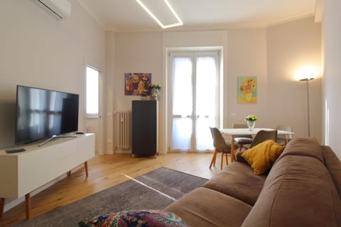 TV and multimedia, Living room, Dining area