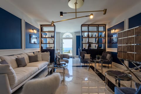 Living room, Decorative detail, Seating area