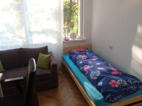 Bed, Photo of the whole room, Seating area