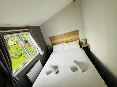 Shamrocks Cove Caravan - Award-Winning Coastal Retreat House in Newquay