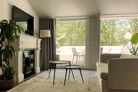 Communal lounge/ TV room, TV and multimedia, Living room, Seating area