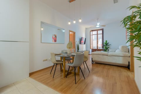 Living room, Seating area, Dining area