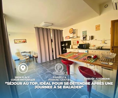 Kitchen or kitchenette, Dining area, toaster, air conditioner