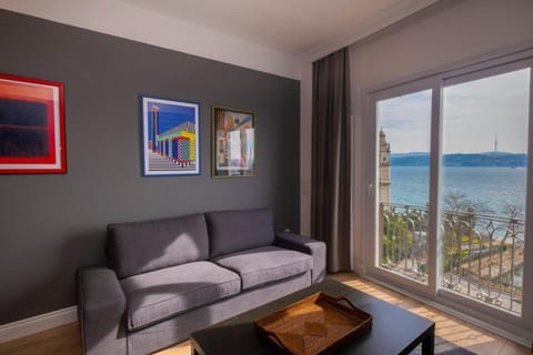 View (from property/room), Living room, Seating area, Sea view