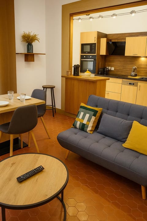 Kitchen or kitchenette, Living room, Seating area, Dining area, stove