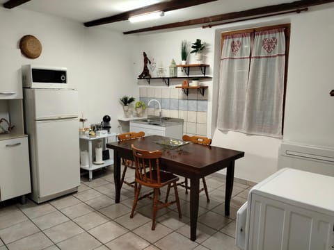 Living room, internet, toaster