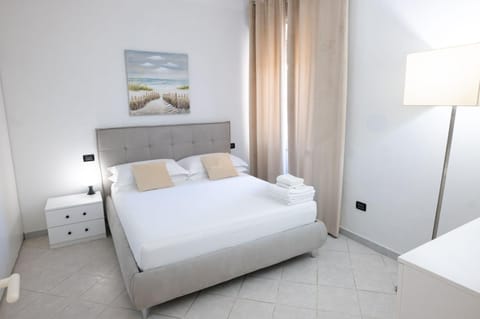 Bed, Photo of the whole room, Bedroom, internet, towels