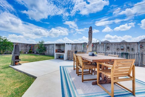 Large Fenced Yard Family-Friendly Kyle Home House in Rio Grande