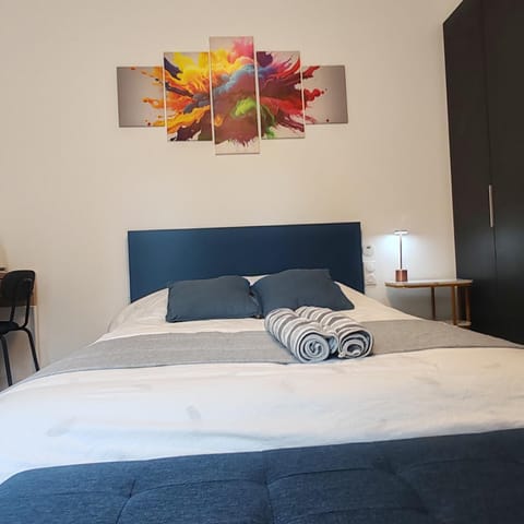 Bed, Photo of the whole room, Bedroom