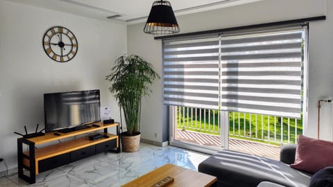 Communal lounge/ TV room, TV and multimedia, Living room, Seating area